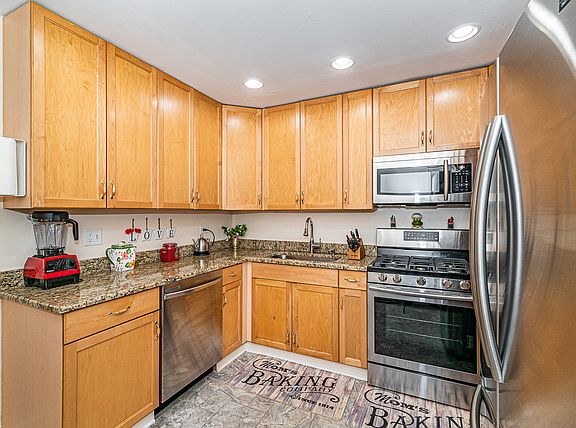 3rd image of 1103 Holiday Ln Unit 6