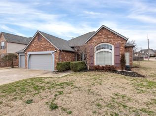 1504 S Desert Palm Ave, Broken Arrow, OK 74012
