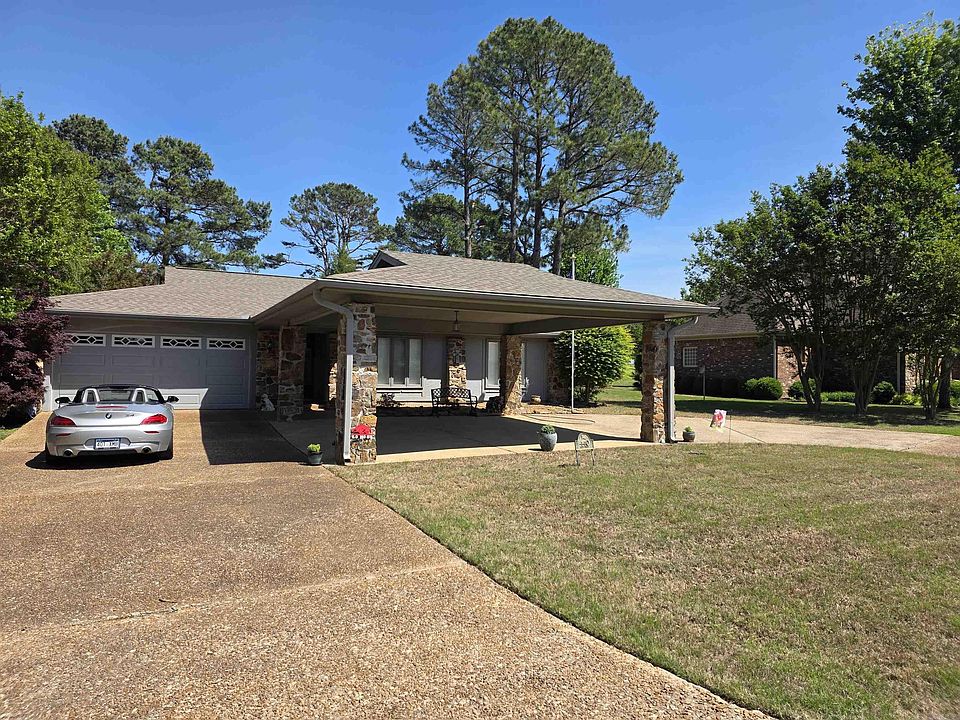 2nd image of 440 Golf Dr