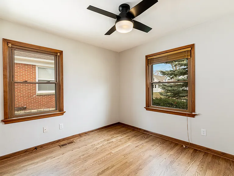 7639 W Lorraine Pl — Photo 9