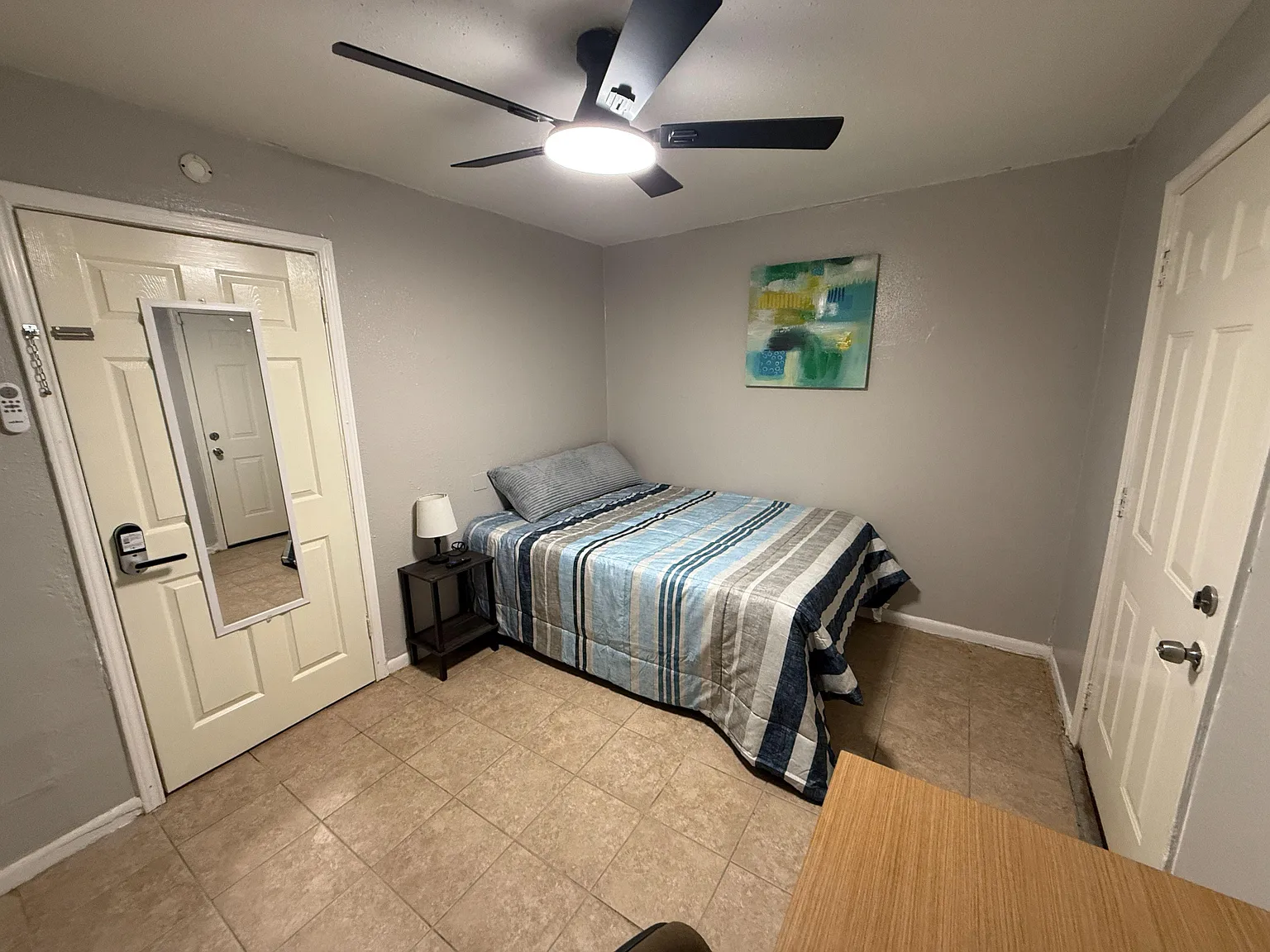 4 bed, 3.0 bath, 1800 sqft, $750 — Photo 2