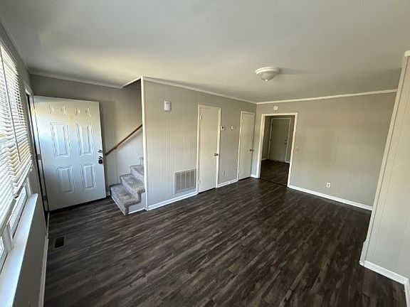 2nd image of 303 Pineywood Rd Unit 2