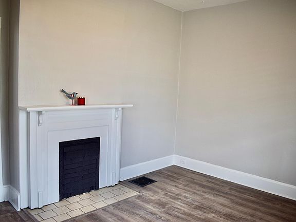 3rd image of 1927 Crown Ave