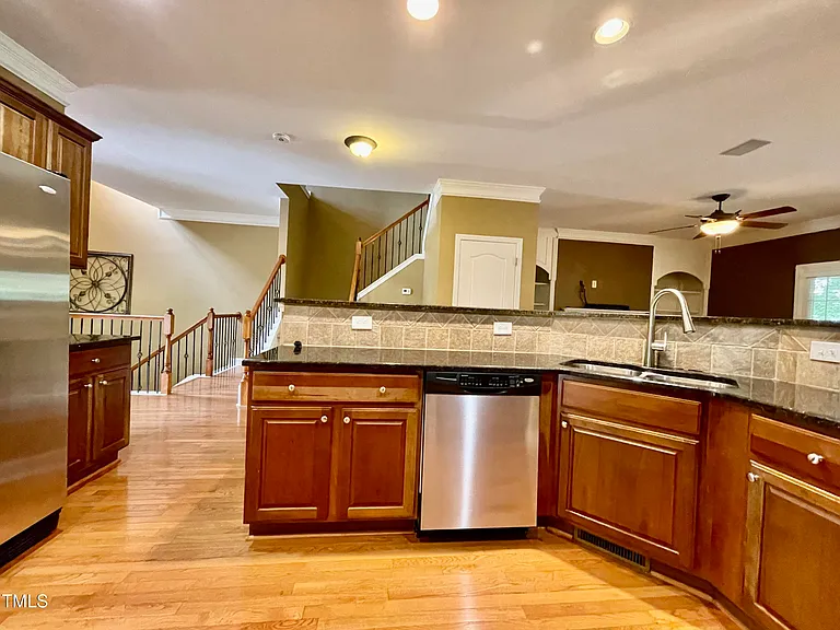 414 Weatherbrook Way — Photo 8