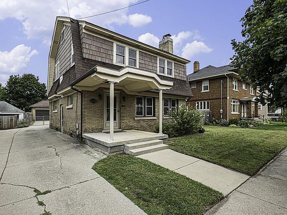 3rd image of 1520 Tamarack Ave NW