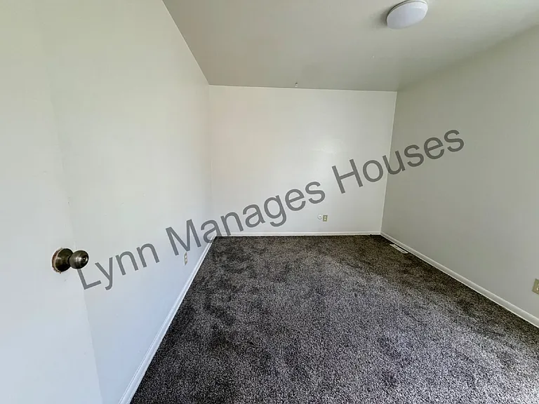 611 W 5th St — Photo 8