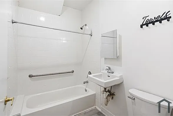 322 N Edgewood St — Photo 5