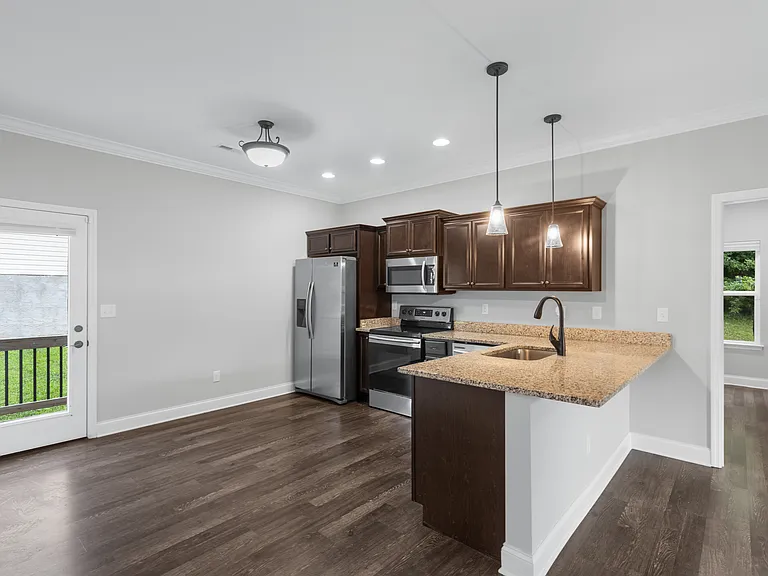 1610 Southern Heights Cir SE — Photo 6
