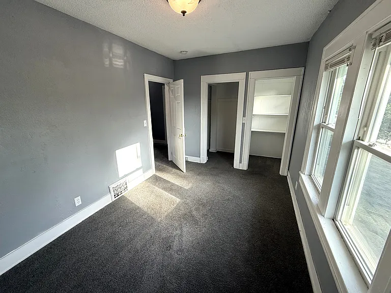 907 Pershing Ave — Photo 11