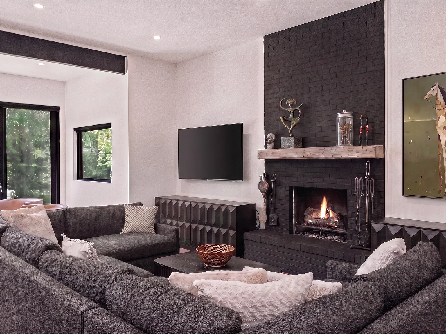 5 bed, 4.5 bath, 4650 sqft, $30,000 — Photo 2