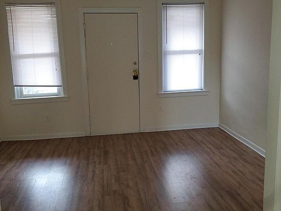 3rd image of 189 W Annsbury St