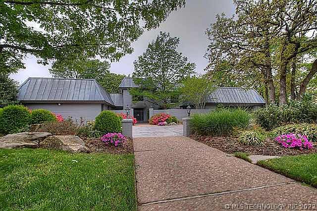 1st image of 1235 SE Dogwood Ct