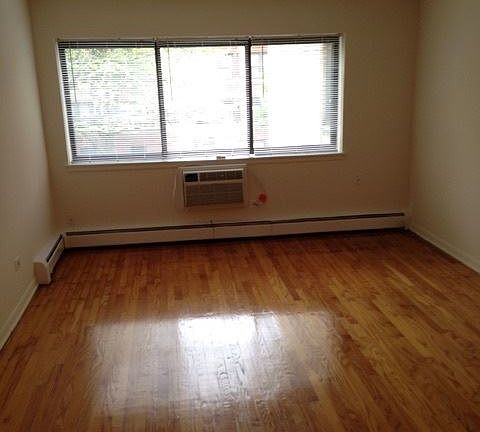 3rd image of 1024 W Catalpa Ave APT 310