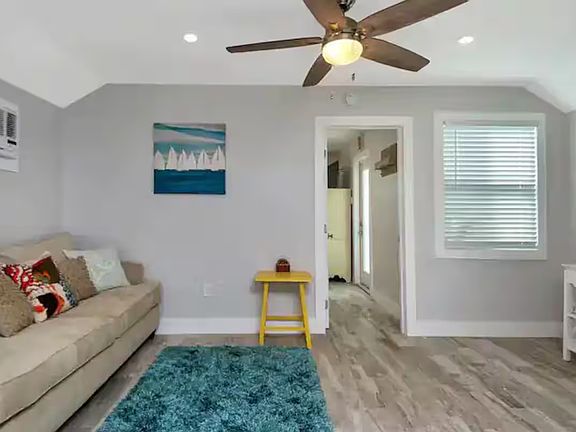 5th image of 527 N East St #2