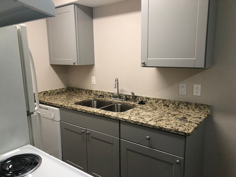 2nd image of 1616 W Oak St APT 208