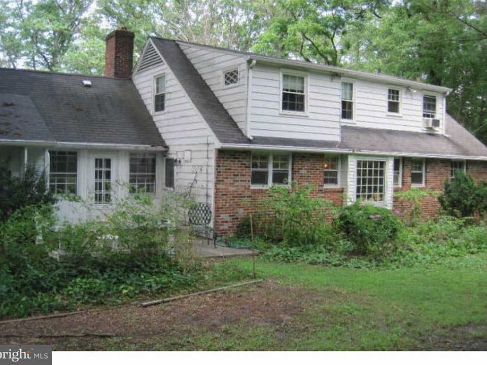 2nd image of 200 Oak Ave