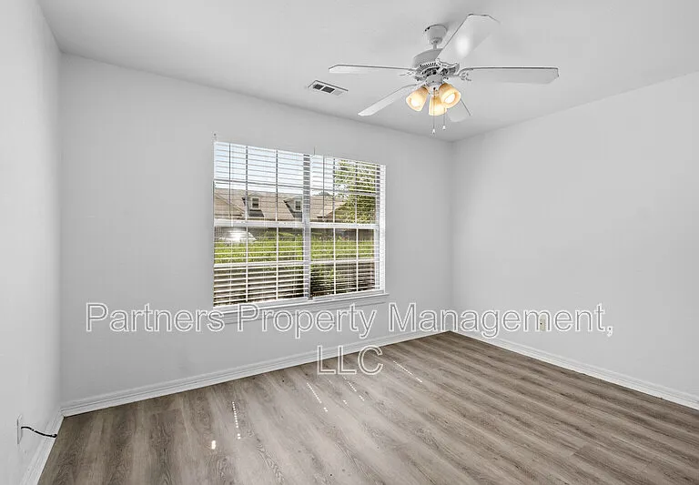 1174 W Hendrix St — Photo 11