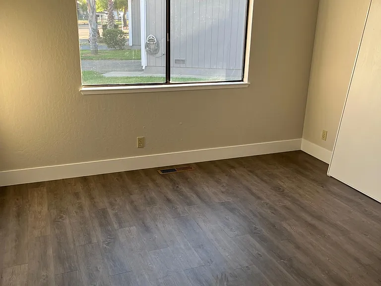2031 Sand Point Rd — Photo 9