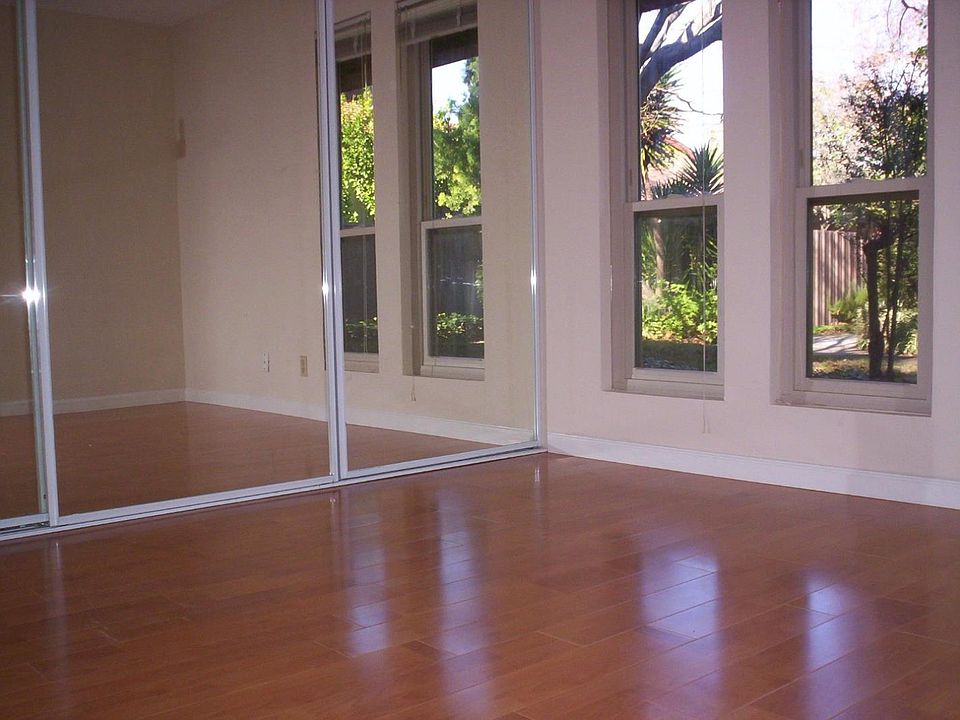 2nd image of 224 Red Oak Dr E #H