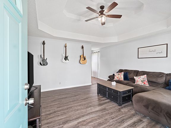 4th image of 965 Applegrove Cir