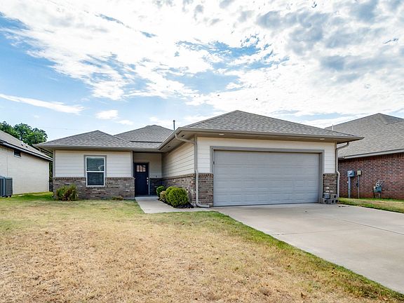 3rd image of 504 Martina Ln