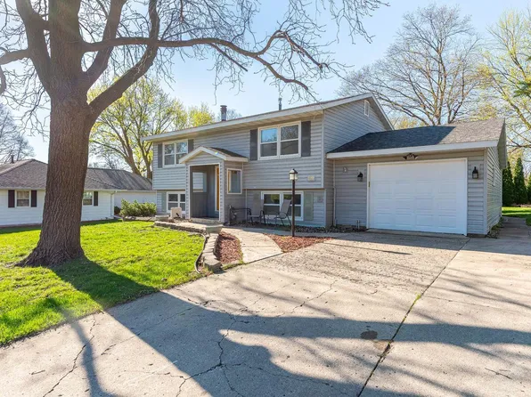 471 Barry Dr, Owatonna, MN 55060