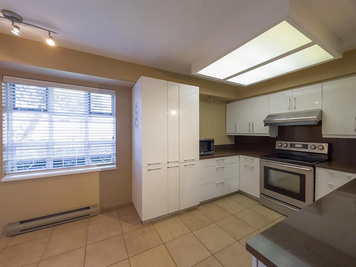 3 bed, 1599 sqft, $3,200 — Photo 3