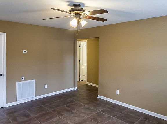 2nd image of 568 Camellia Ave