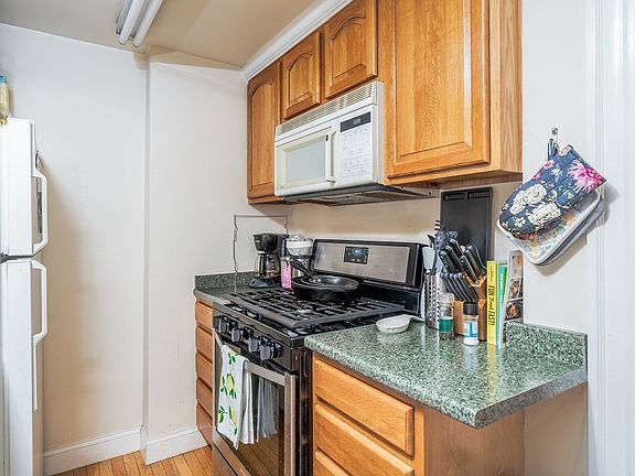 5th image of 546 E 8th St #1