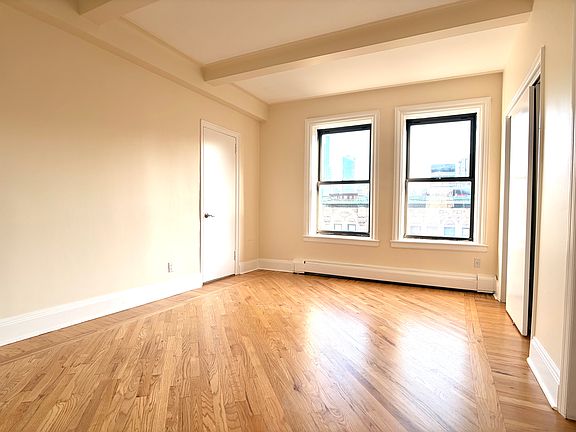 3rd image of 147 W 79th St #15B