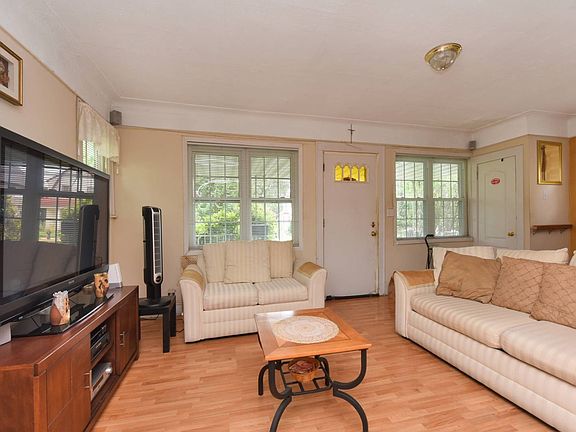 5th image of 10423 207th St