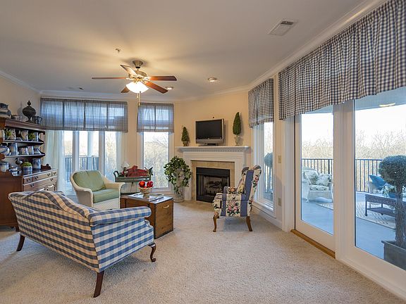 5th image of 400 Warioto Way APT 403