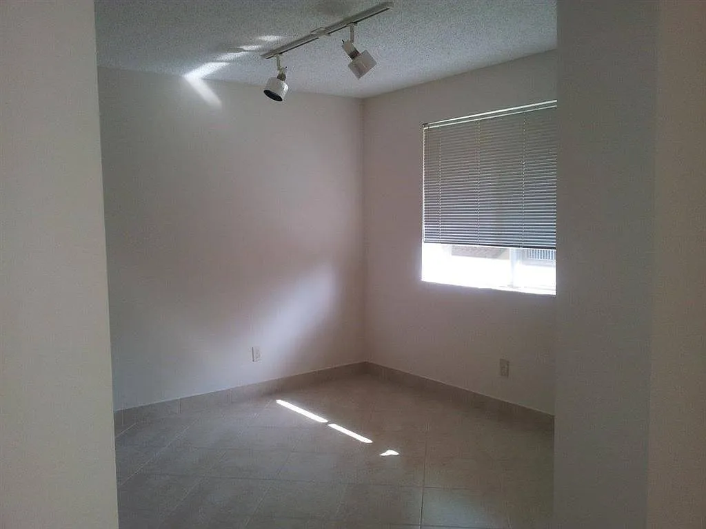 3 bed, 2.5 bath, 1550 sqft, $2,750 — Photo 2