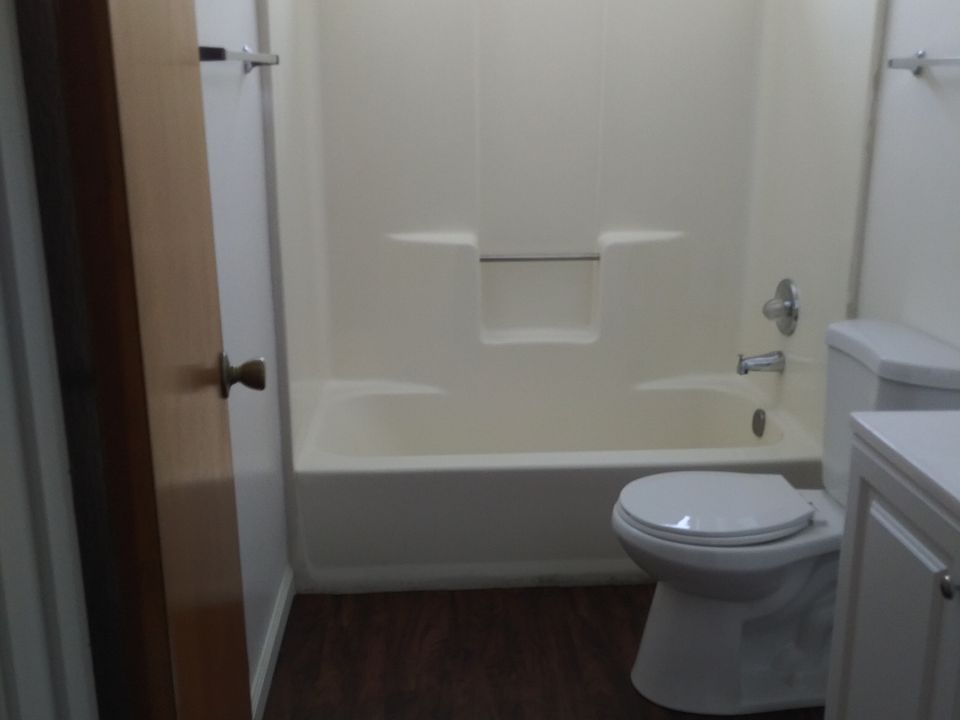 Full Bathroo