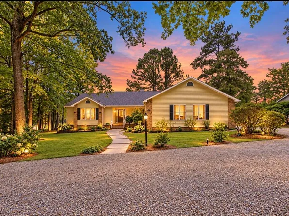 573 Broadmoor Ct, Sanford, NC 27332