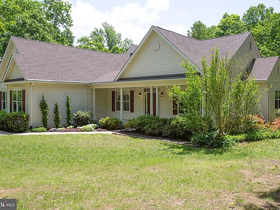 2nd image of 164 Gentle Breeze Cir