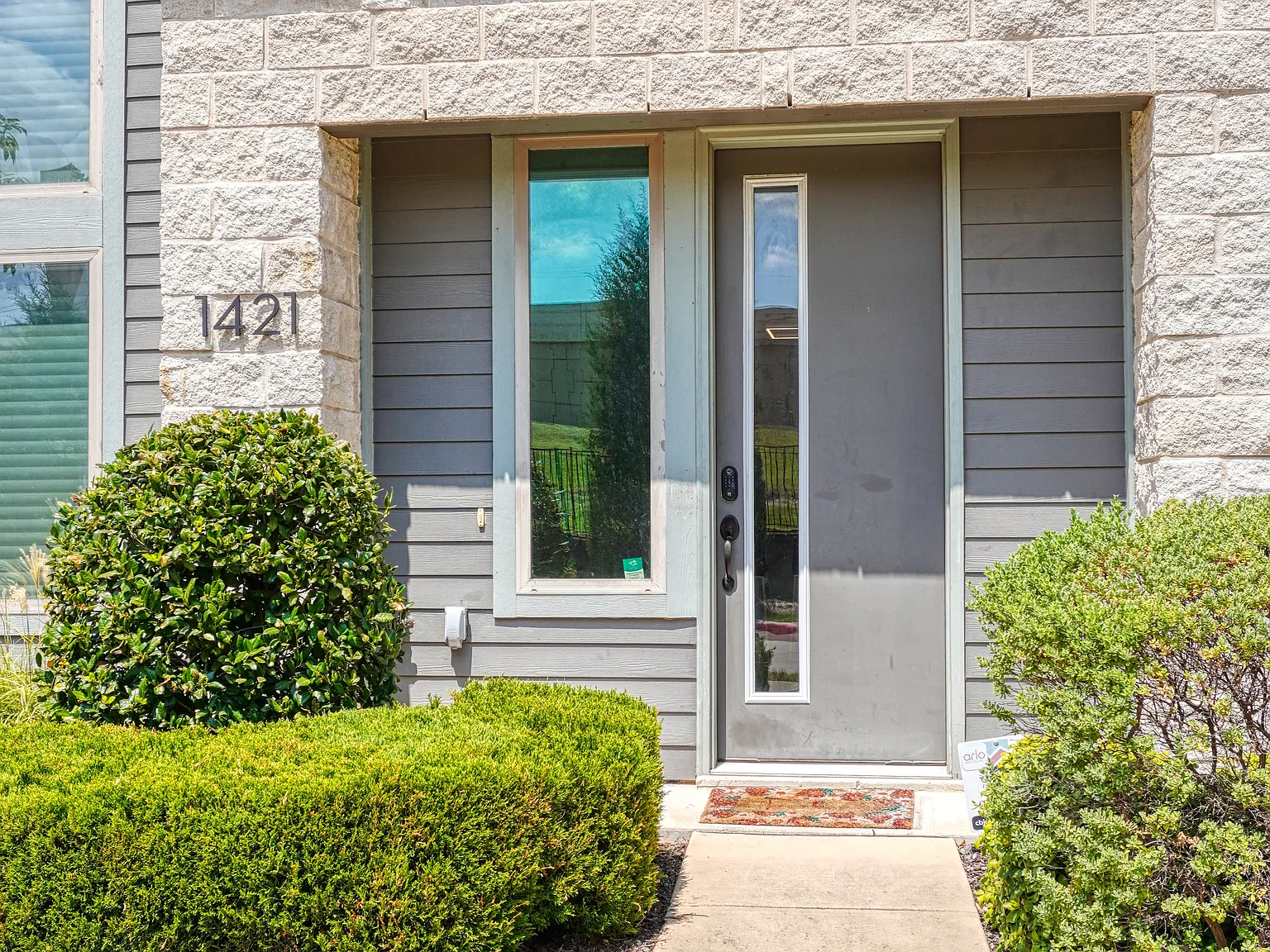 2 bed, 2.5 bath, 1883 sqft, $2,600 — Photo 2