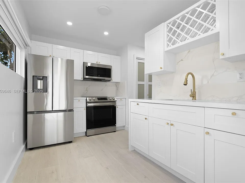 129 SW 9th Ave #3