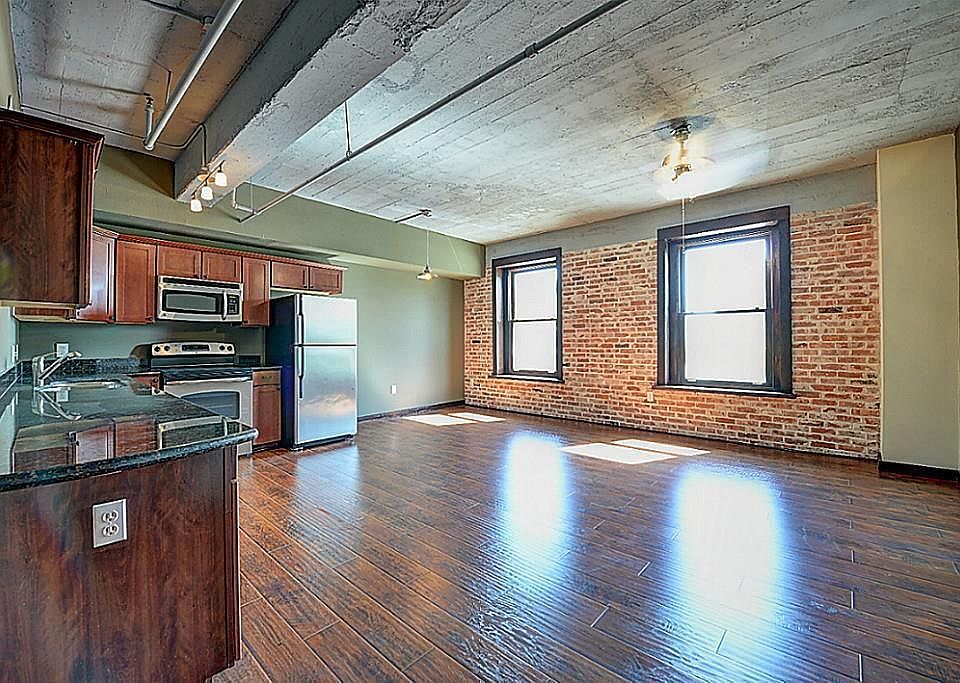 1st image of 110 Bagby St #1B-1Ba-942Sqft