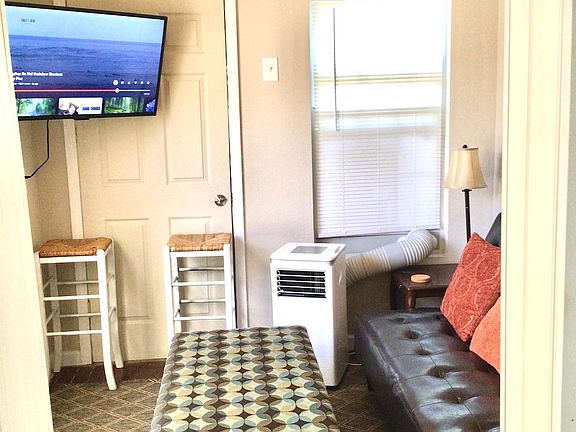 2nd image of 2811 Buena Vista St #2