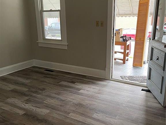 2nd image of 1009 Crowell Ave