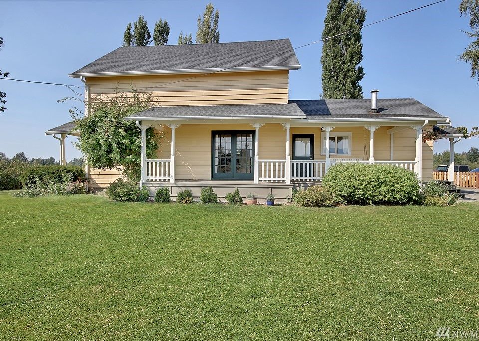 Relax on your country porch and enjoy the mountain view!