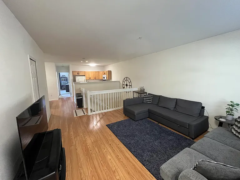 1021 Maiden Ln — Photo 8