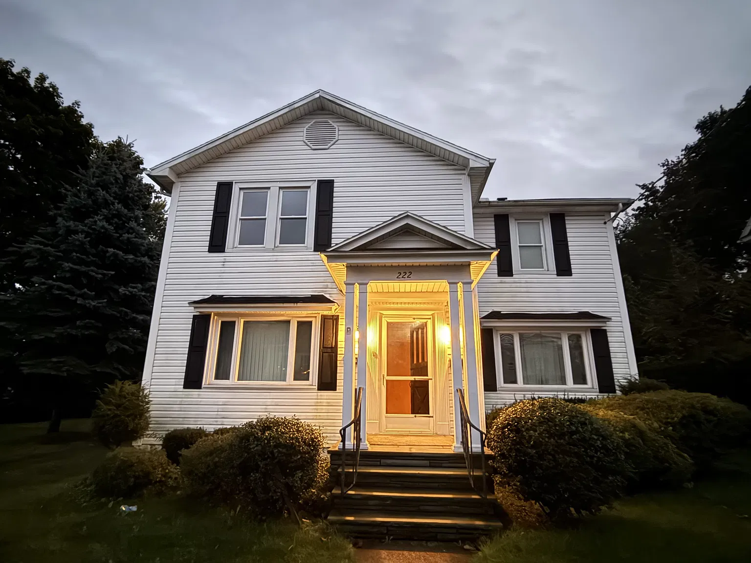 3 bed, 1.5 bath, 1200 sqft, $1,900 — Photo 1