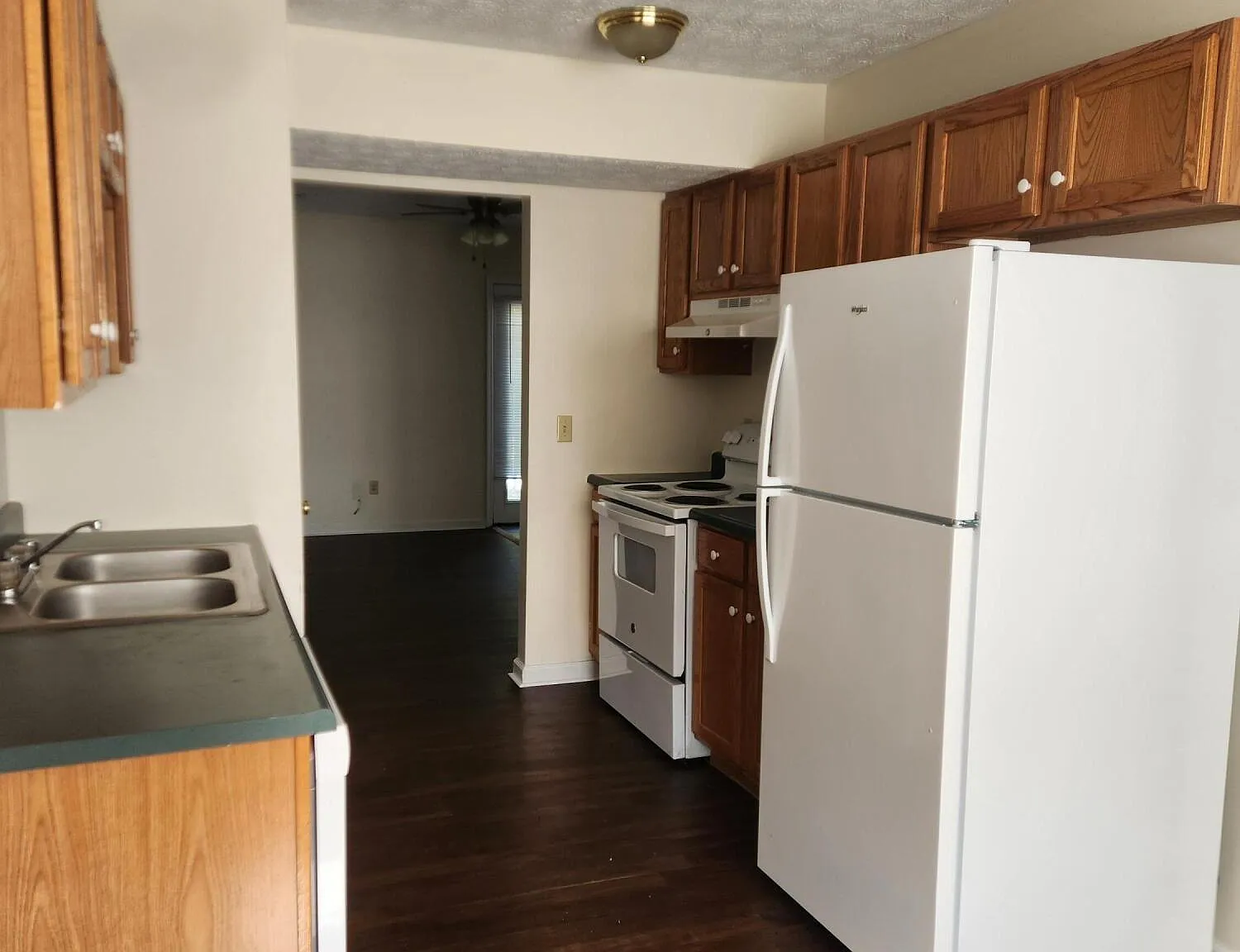 2 bed, 1.0 bath, 950 sqft, $1,025 — Photo 3