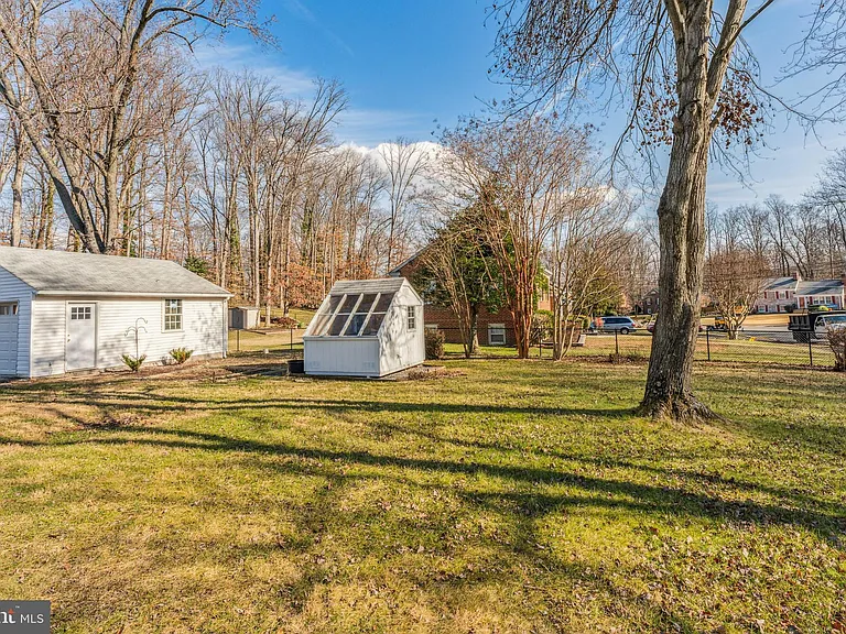 5424 Ferndale St — Photo 32