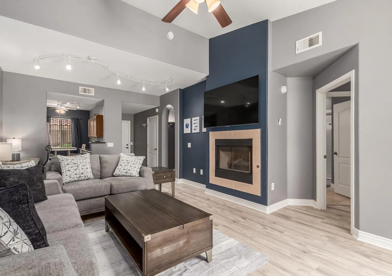2929 W Yorkshire Dr Unit 1060 — Photo 3