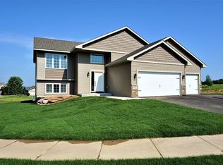 842 Hills Ln, Ellsworth, WI 54011