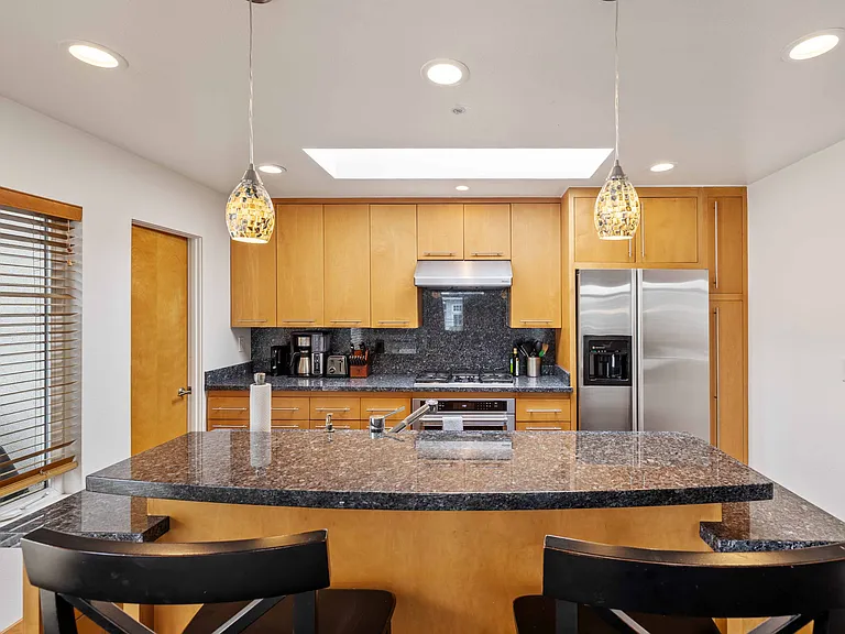 452 Marine Pl — Photo 12