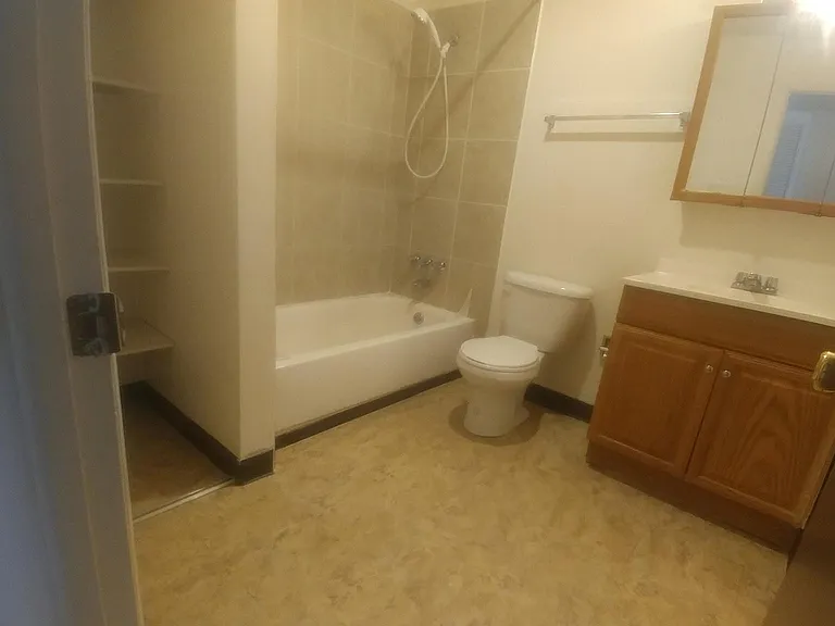 Marquette Heights Apartments — Photo 15